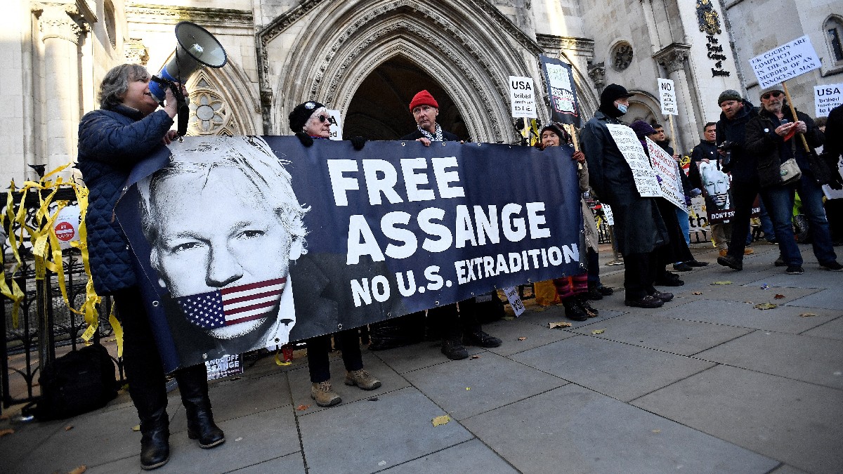 La Justicia Británica Abre La Puerta A La Extradición De Assange A Eu 