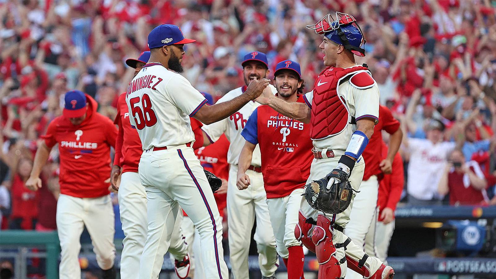 Bravos saca increíble triunfo a base de tablazos y empata una serie de  alarido ante Phillies