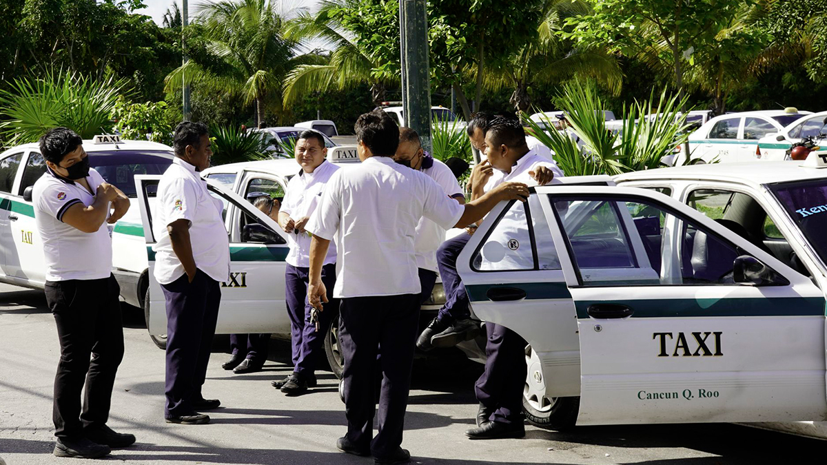 ¿qué Ocurre Entre Taxistas Y Operadores De Uber En Cancún