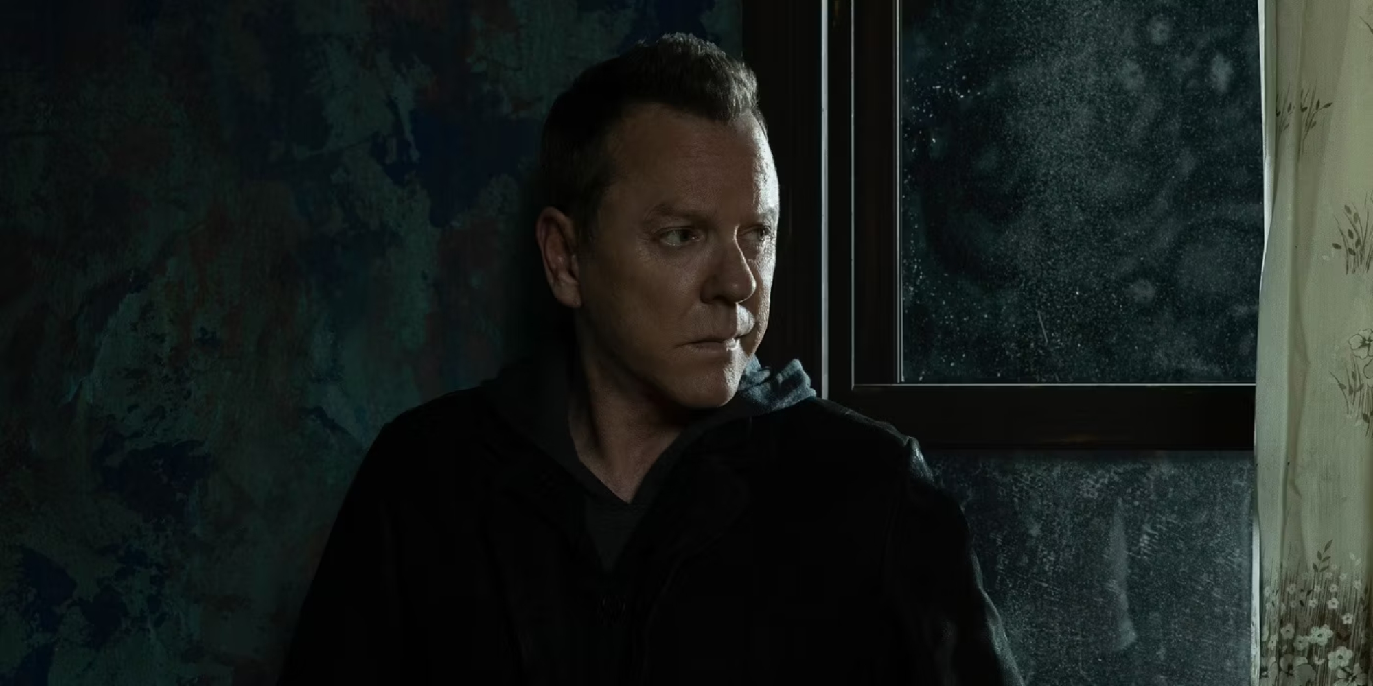 Estrelada por Kiefer Sutherland, 'Rabbit hole' não se sustenta